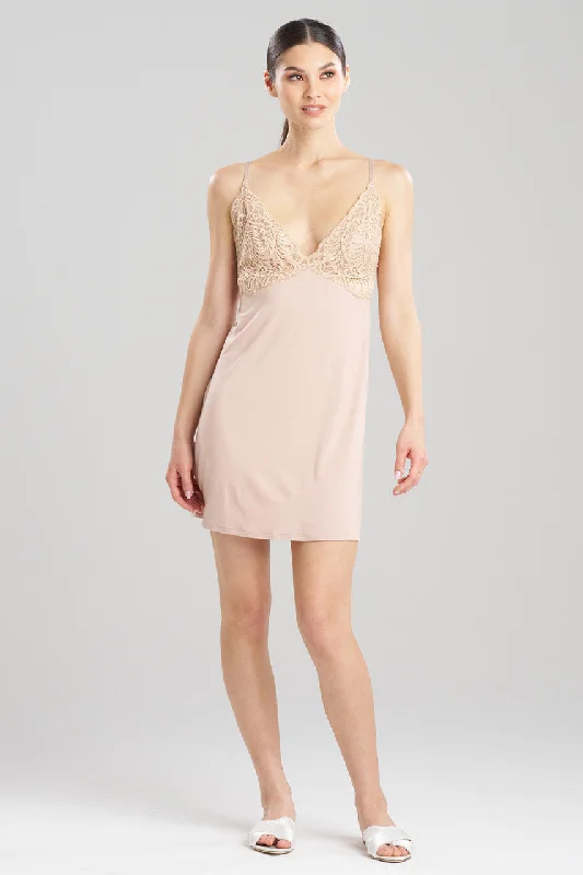 women lounge dress with adjustable straps for a custom fitFeathers Essentials Lenzing™ Ecovero™ Viscose Lace Chemise